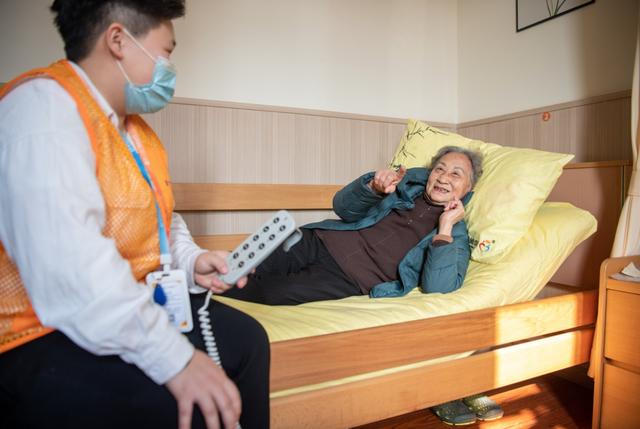 養(yǎng)老床位“搬”進(jìn)家里，武漢將新增家庭養(yǎng)老床位3000張（武漢市最新養(yǎng)老床位數(shù)）
